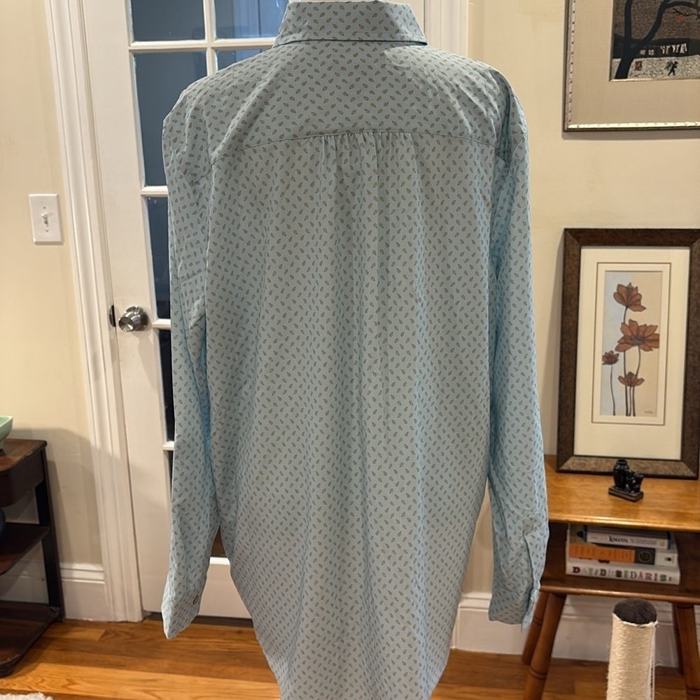 Lands End women’s button down shirt. Poly/Spandex blend.  Size L - Picture 4 of 7